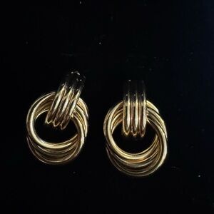 Elegant Gold Hoop Earrings